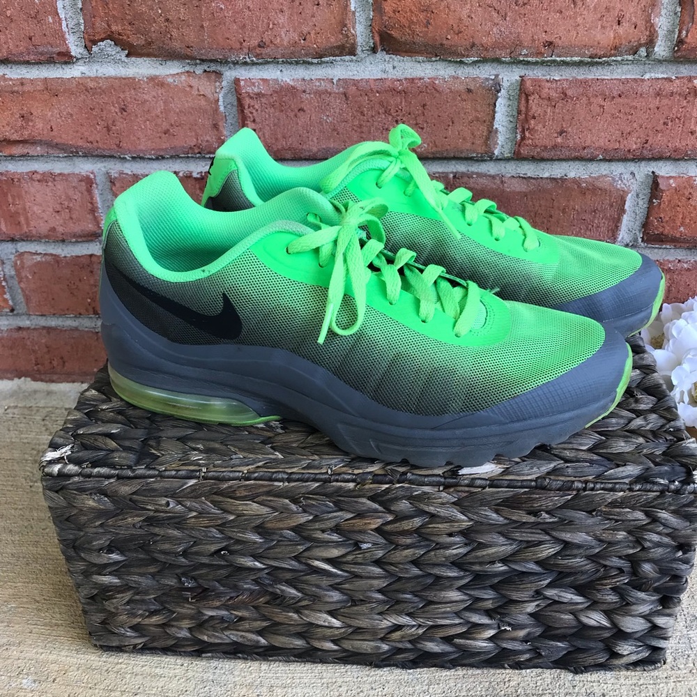 Mens Nike green size 10.5 sneakers